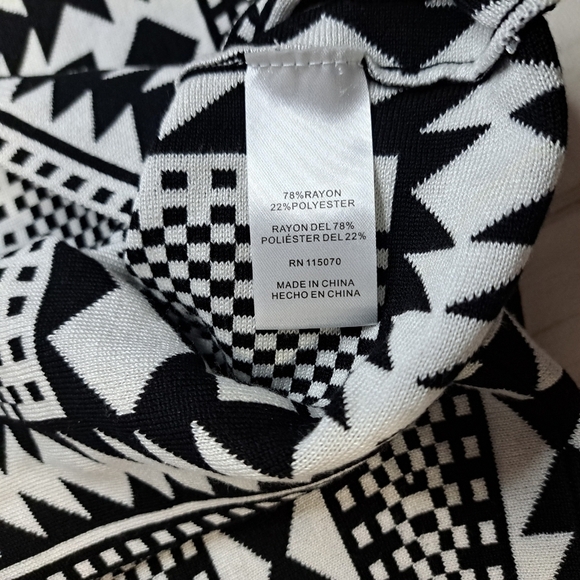 Nina Leonard Geometric Print Sweater Dress Size Small Black and White - Picture 7 of 7
